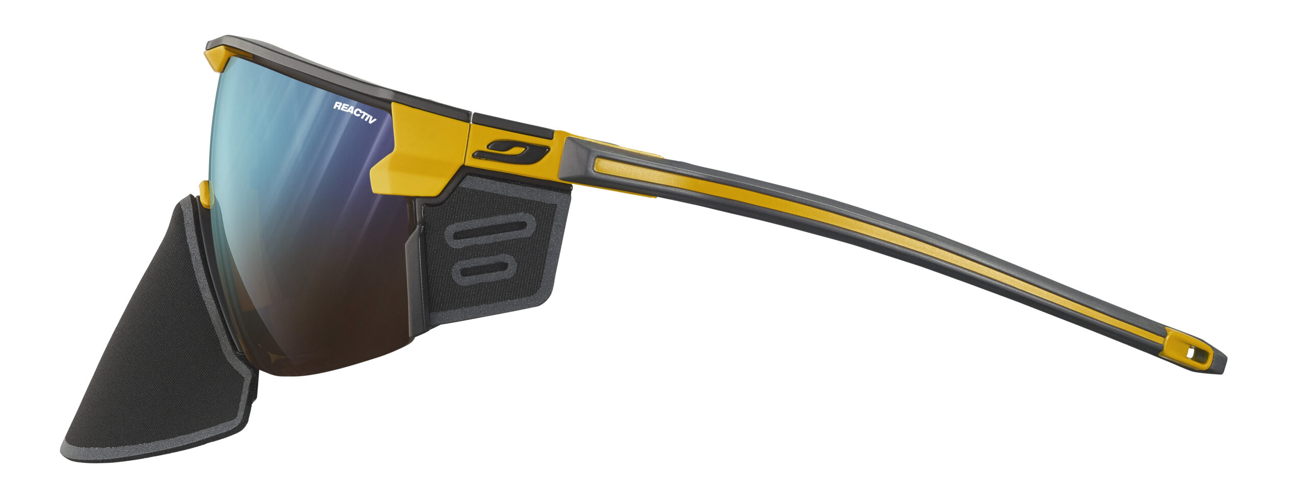 2025_03_ultimatecover_J5473615_side-scaled 2025_03_ultimatecover_J5473615_side-scaled