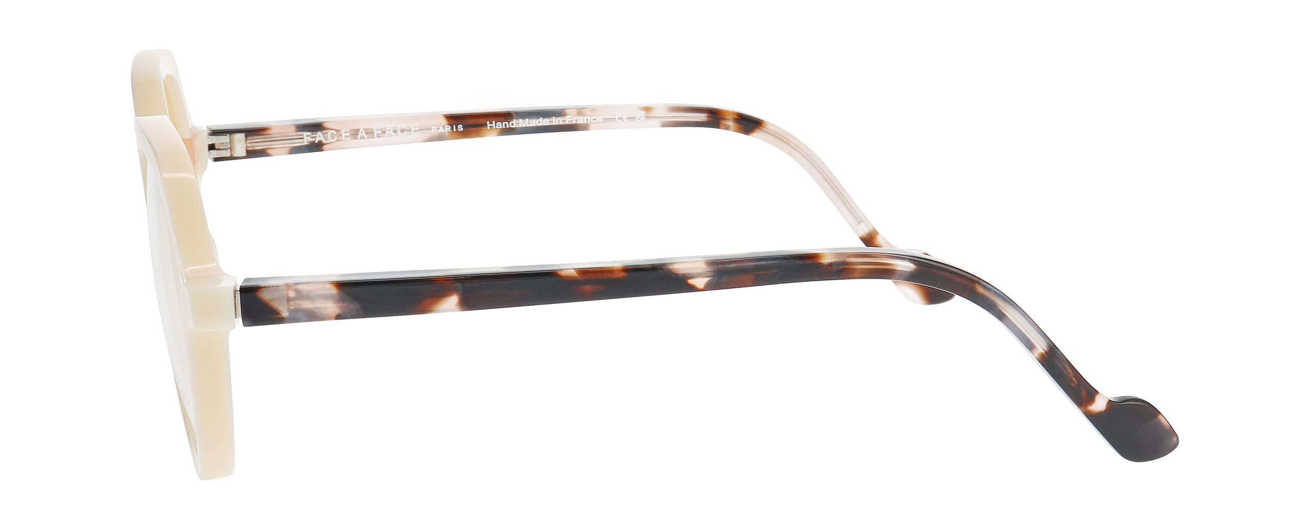 2025_04_FaceAFace_ORBORN-2_COL_2004_90_5713252583416-1-scaled 2025_04_FaceAFace_ORBORN-2_COL_2004_90_5713252583416-1-scaled