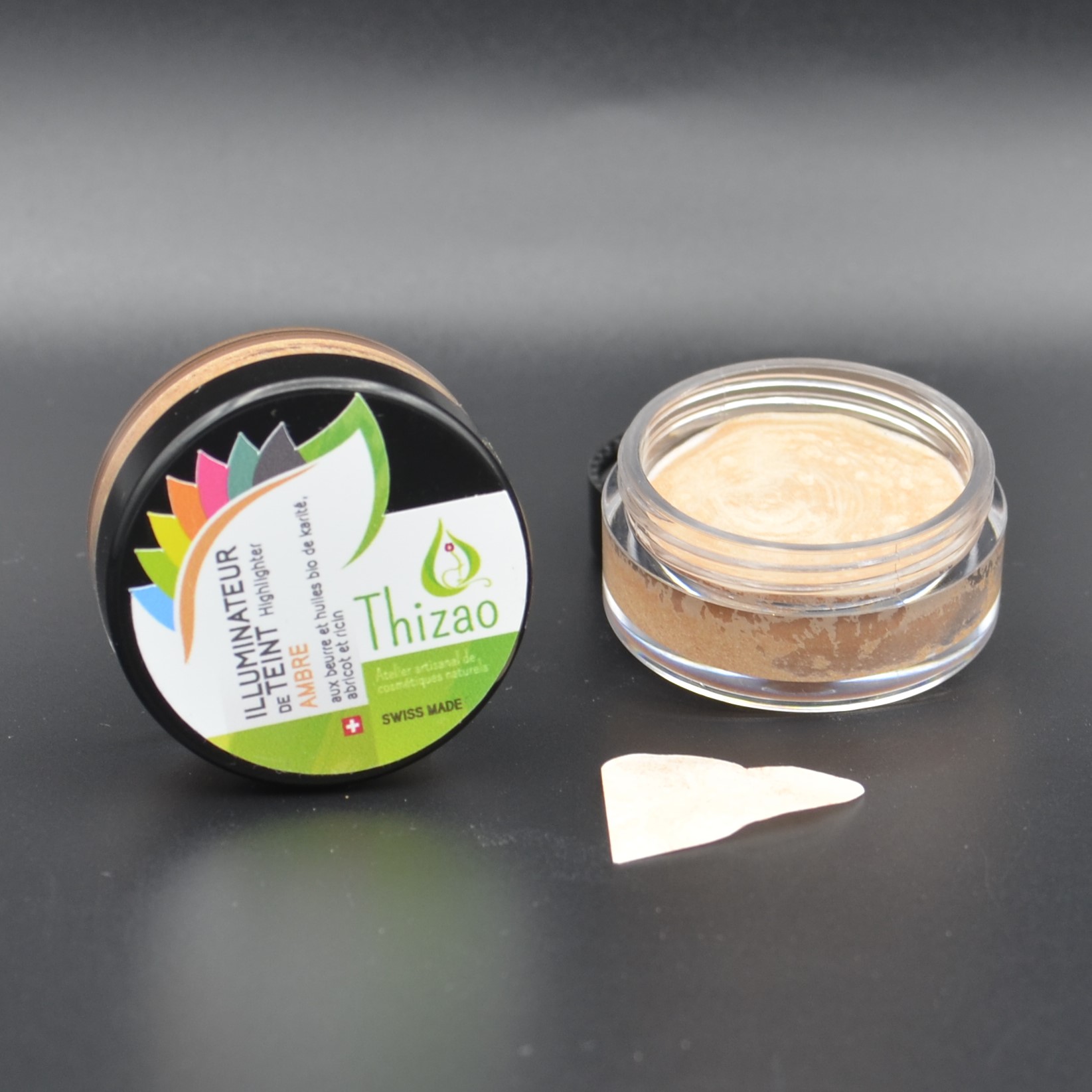 2024_03_n-illuminateur-de-teint-highlighter-couleur-ambre-dore